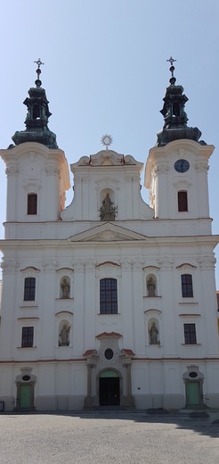 Uherské Hradiště, Kostel sv. Františka Xaverského 2-5.jpeg
