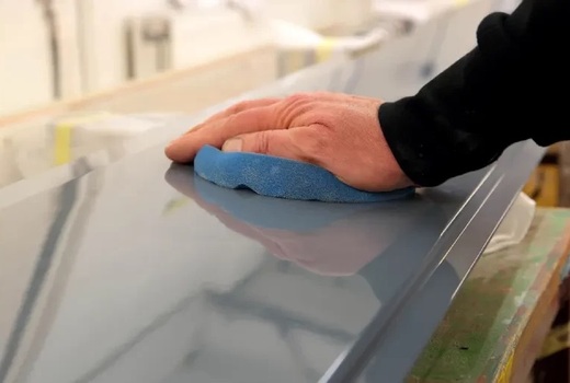 Jak postupovat při malování předmětů z různých materiálů?